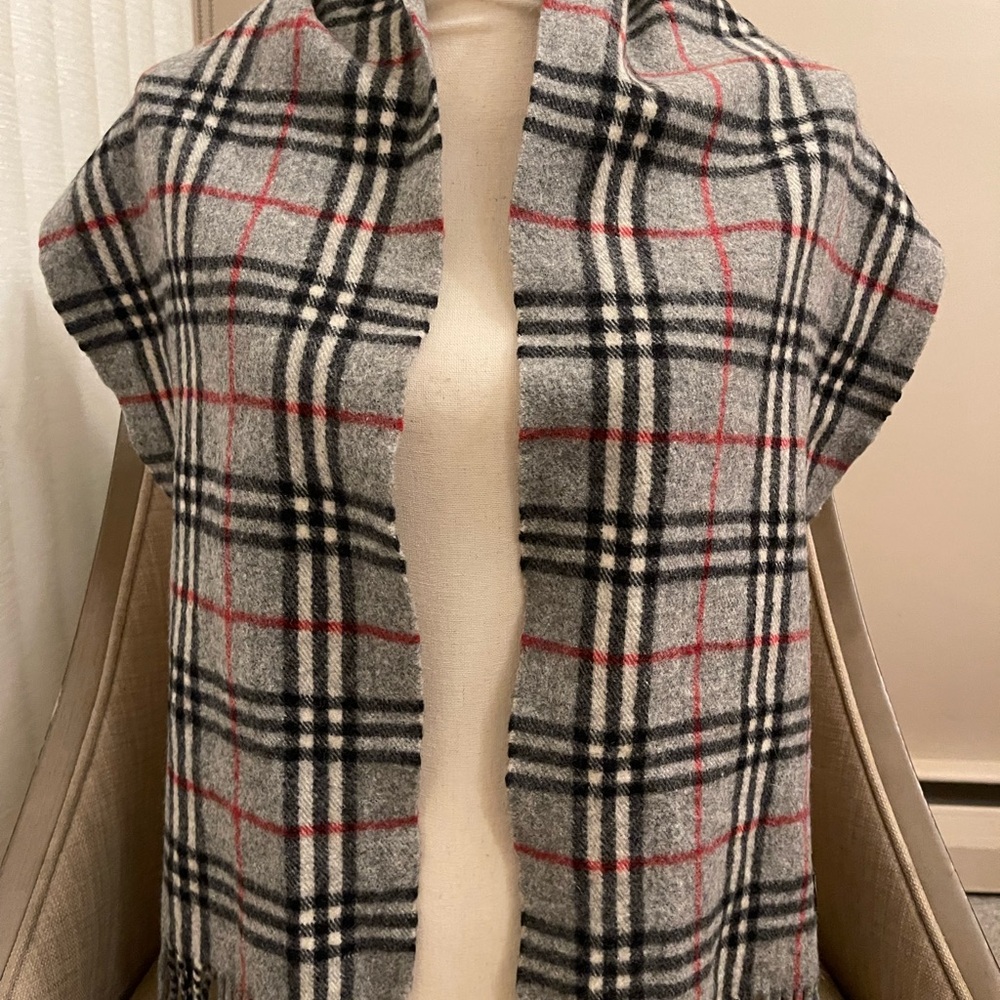 Authentic Burberrys vintage nova check grey wool scarf ( D5045) - Picture 2 of 8